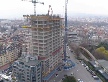 Районният кмет на „Лозенец“ поиска събарянето на „Златен век“