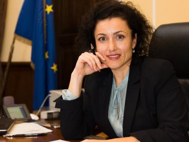Десислава Танева: Само европейци ще могат да купуват земя в България