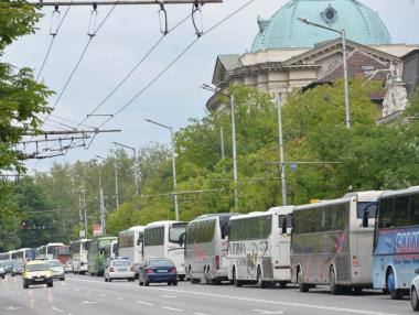 Автобусните превозвачи излизат на протест през декември заради тол системата