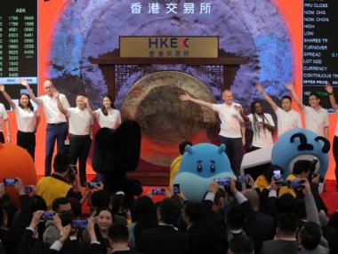 Alibaba направи най-големия борсов дебют на годината в Хонконг