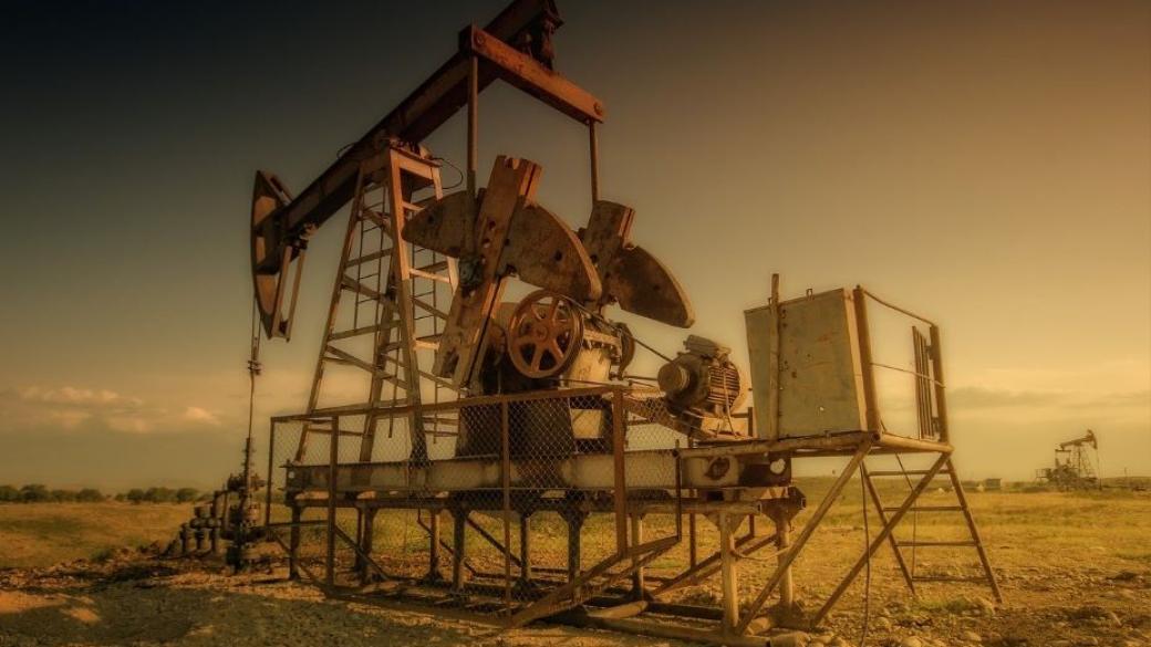 Цената на петрола се понижи на фона на ръста на запасите в САЩ