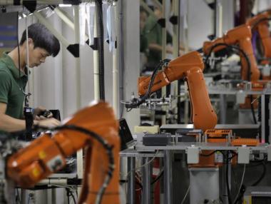 Фабричната активност в Китай се свива за 7-и пореден месец