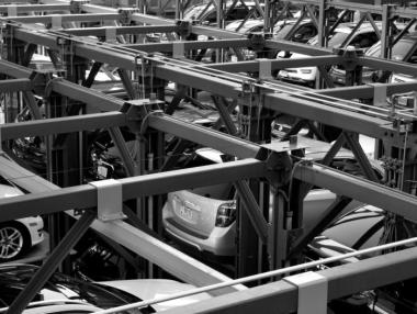 Автомобилните компании съкращават 80 000 работни места по света