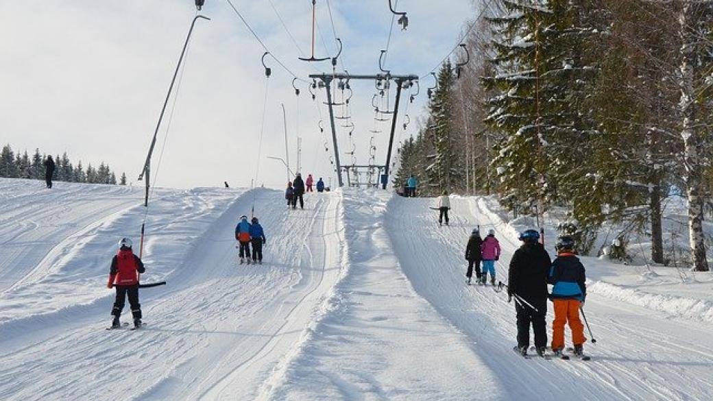 Компания търси скиори, които да оценяват ски уроци срещу £600 седмично