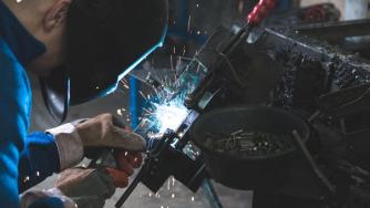 Ударното харчене на правителството и домакинствата издърпа българската икономика