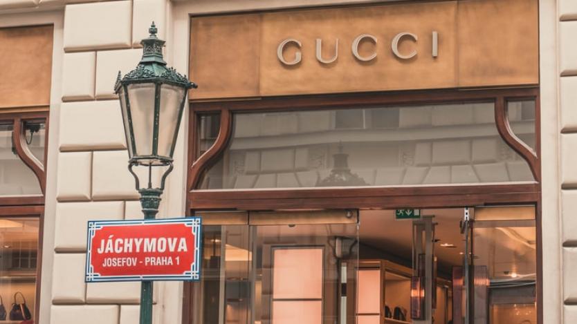 Собственикът на Gucci преговаря за италианската Moncler