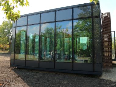 Сграда на бъдещето с „течни“ прозорци се тества в София