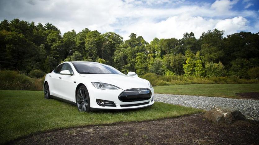 Китай планира да отпусне субсидия за Tesla Model 3