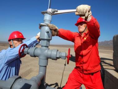 Китай слива трите най-големи оператора на нефт и газ
