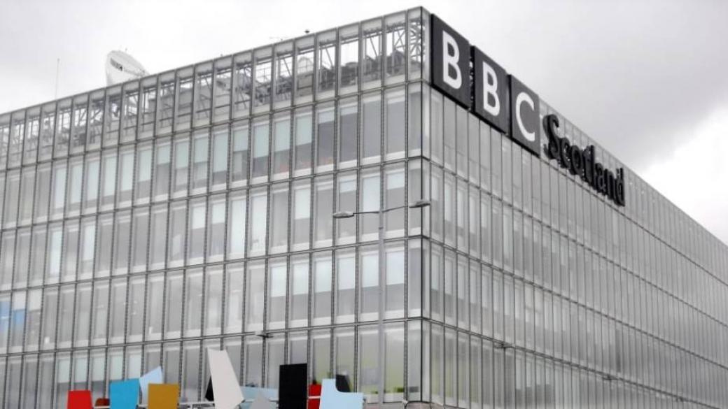 Джонсън може да спре общественото финансиране на BBC