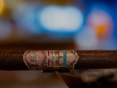 Българските търговци ще продават пури със стар бандерол още 2 години