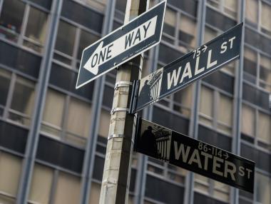 Инвеститорите са в напрегнато очакване за края на седмицата