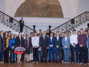 VIVACOM събира средства за олимпийските ни отбори по природни науки