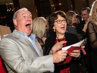 Компания изненада служителите си с $10 млн. бонуси