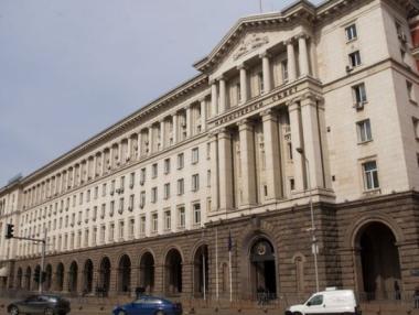 Медицински сестри опънаха палатки в очакване на Борисов