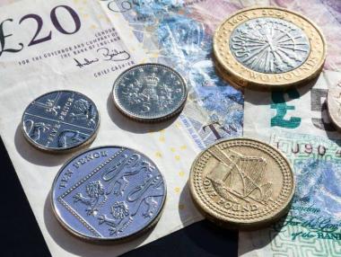 Паундът тръгна надолу след днешните действия на Джонсън