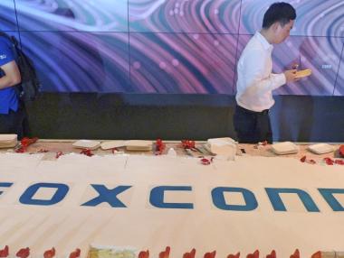 Foxconn раздаде 7.66 млрд. тайвански долара бонуси за Коледа