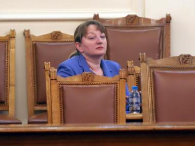 Правителството обмисля възможността за повече извънреден труд