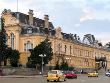 Около 15 хил. българи ще посрещнат Нова година на пл. „Батенберг“