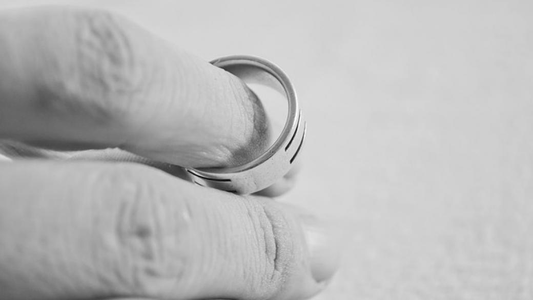 Юристи предлагат бързи разводи пред нотариус