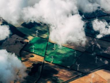 Германия вече получава близо половината си енергия от ВЕИ