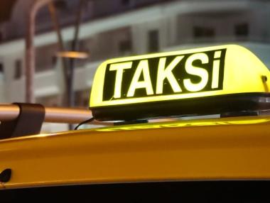Хиляди фалшиви таксита наводняват Истанбул след забраната на Uber