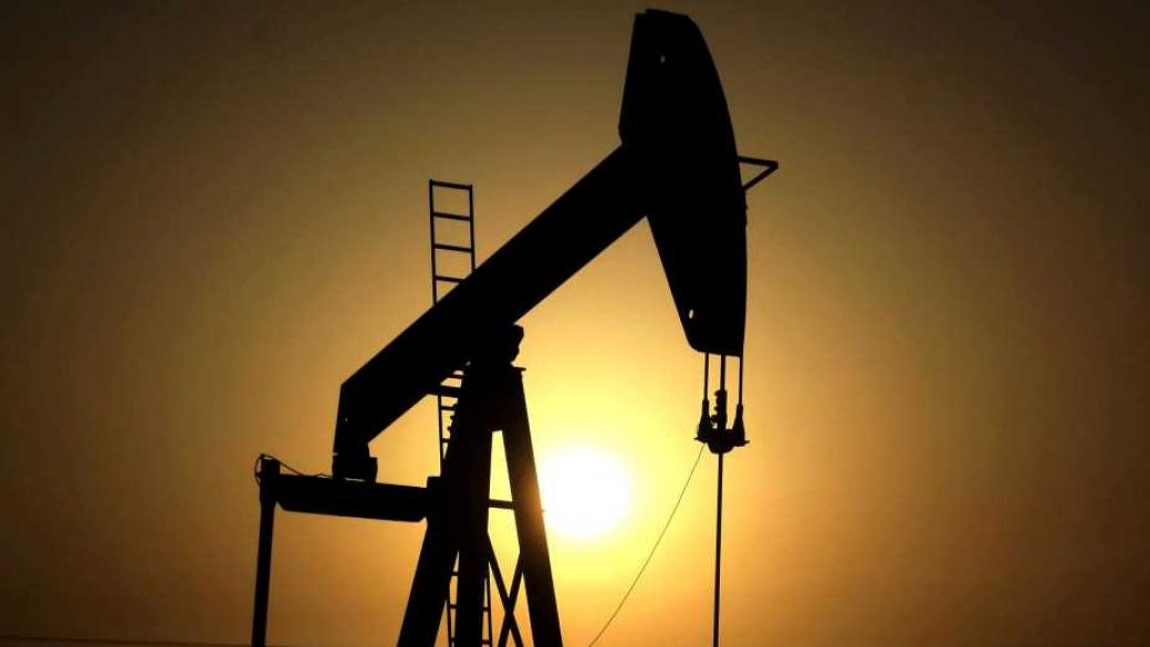 Цените на петрола паднаха с над 1%