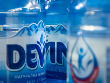 Devin дарява 57 тона вода за Перник