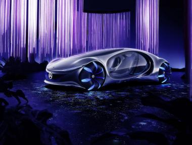 Mercedes-Benz показа автомобил, който може да се движи настрани и няма волан