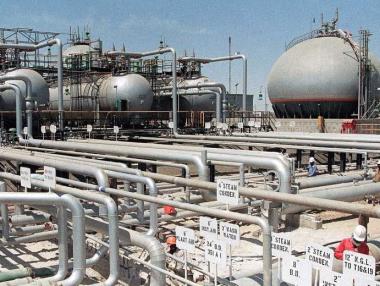 Петролът може да стигне $100 за барел, ако Иран блокира ключов проток