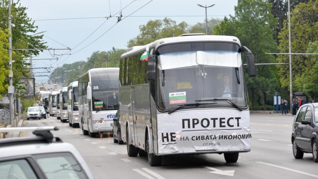 Автобуси и таксита ще блокират в понеделник столичния пл. „Александър Невски”