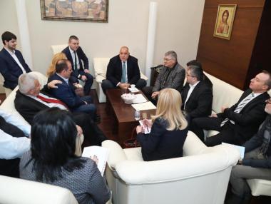 Борисов и превозвачите се договориха за още по-ниски тол такси