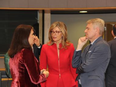 Захариева: България подкрепя по-голяма роля на ЕС в Близкия изток