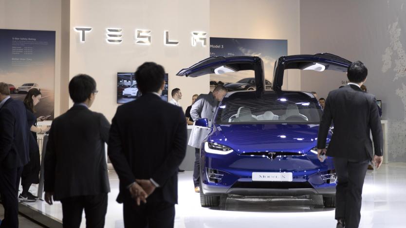 Автомобилите на Tesla скоро ще започнат да говорят на пешеходците
