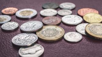 Паундът падна под $1.3 заради задаващи се лихвени понижения