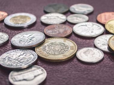 Паундът падна под $1.3 заради задаващи се лихвени понижения