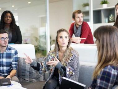 По-високо заплащане на жените би развило икономиките, сочи анализ на ЕП