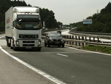 Товарните автомобили ще плащат между 3 и 7 ст. тол такса на километър
