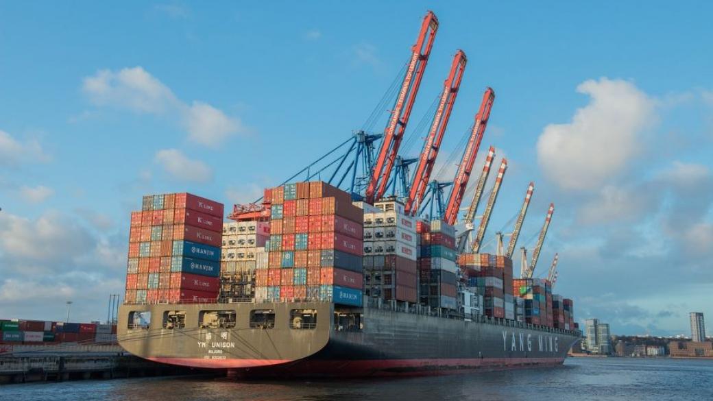 Износът на Китай отбеляза ръст за първи път от пет месеца