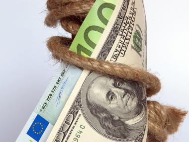 Светът се дави в дългове