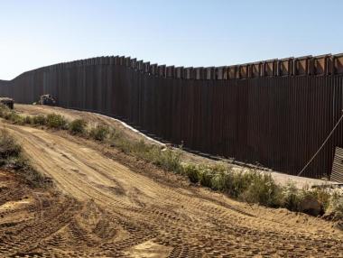 Тръмп иска да отклони още $7.2 млрд. от Пентагона към стената с Мексико