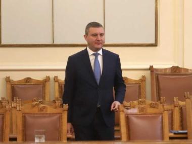 Ограничаването на парите в брой при задгранични пътувания мина на първо четене