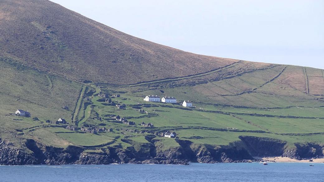 Необитаем ирландски остров си търси двойка за стопани