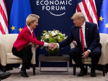 Тръмп се закани на ЕС с „много високи мита и други неща“