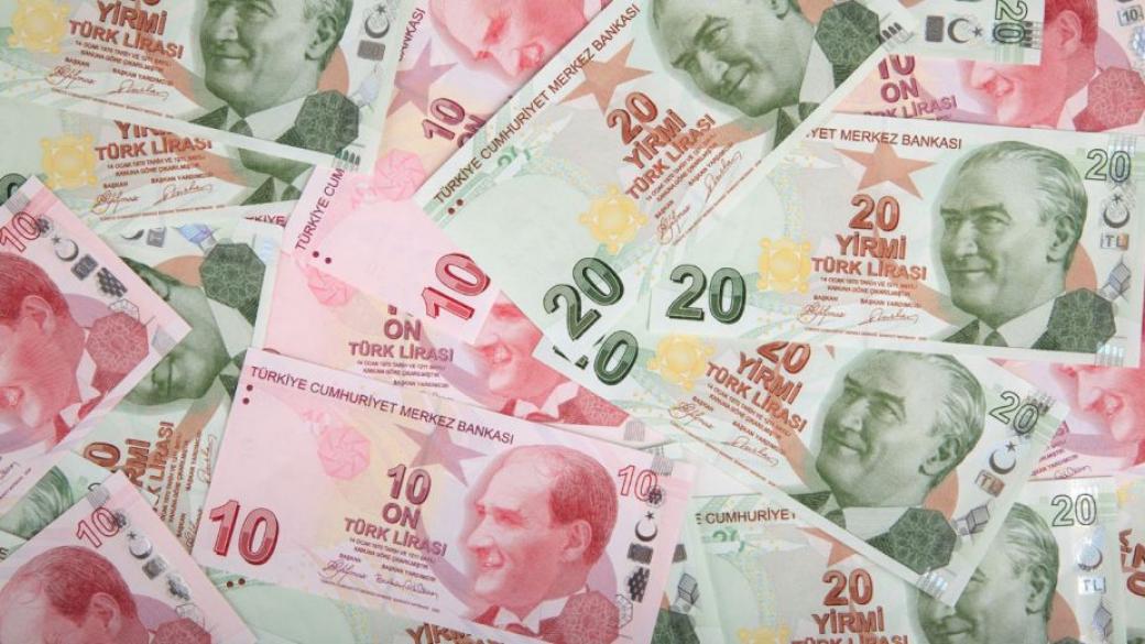 Турската лира е изненадващо стабилна