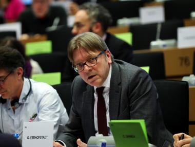 Правата на европейците във Великобритания засега са гарантирани