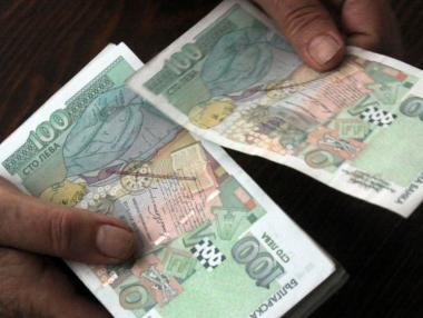 Българите теглят по-големи суми за покриване на стари заеми