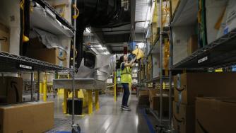 Amazon надхвърли очакванията за финансовите си резултати