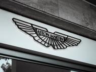 Собственикът на Tommy Hilfiger и Michael Kors придобива дял в Aston Martin