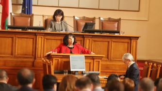 Петкова изненадващо поиска от инвеститорите да потвърдят интереса си към АЕЦ „Белене“